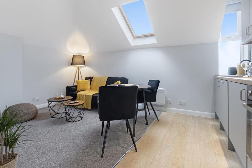 Modern Apartment Free Off Road Parking King Bed Suite 9 Nottingham Exterior photo