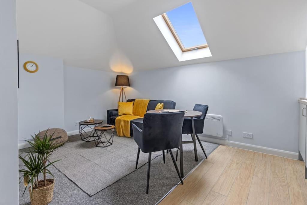 Modern Apartment Free Off Road Parking King Bed Suite 9 Nottingham Exterior photo